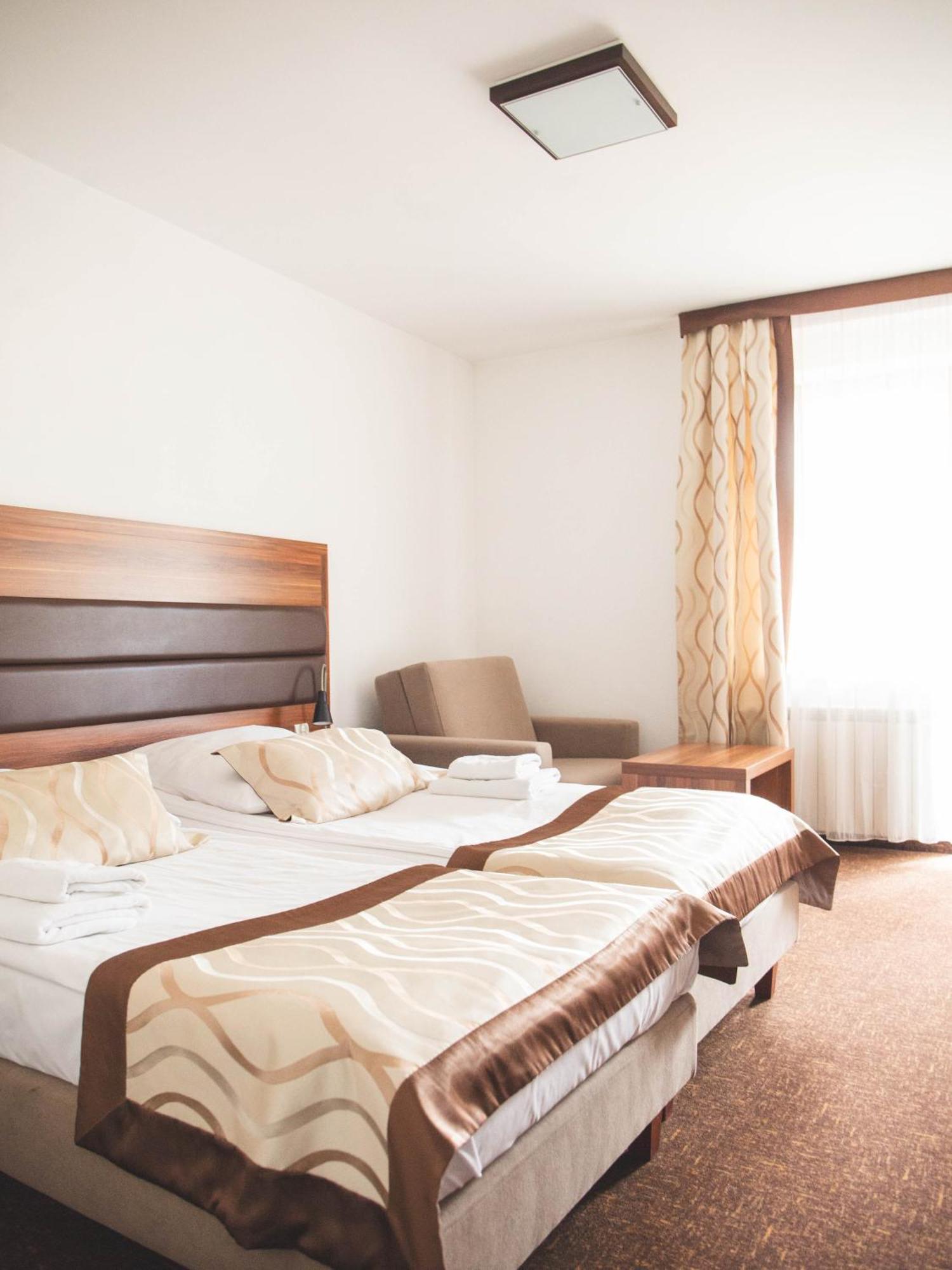 Hotel Beskidian Венгерска Гурка Екстериор снимка