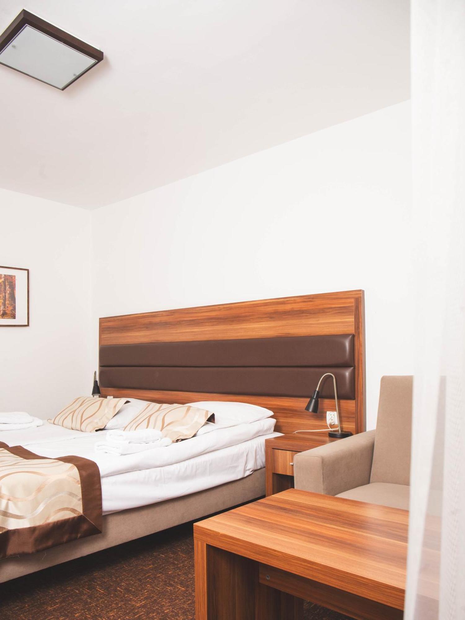 Hotel Beskidian Венгерска Гурка Екстериор снимка