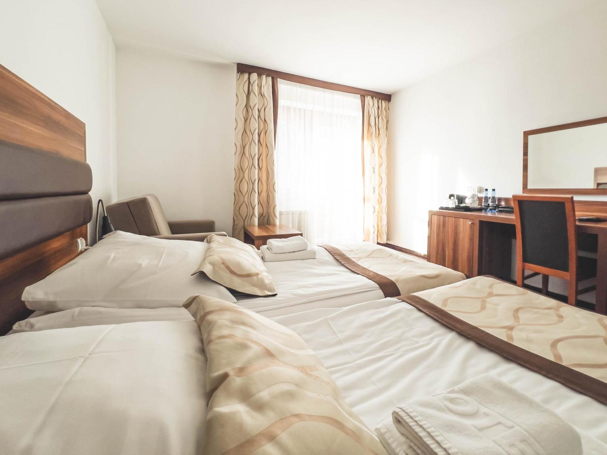 Hotel Beskidian Венгерска Гурка Екстериор снимка