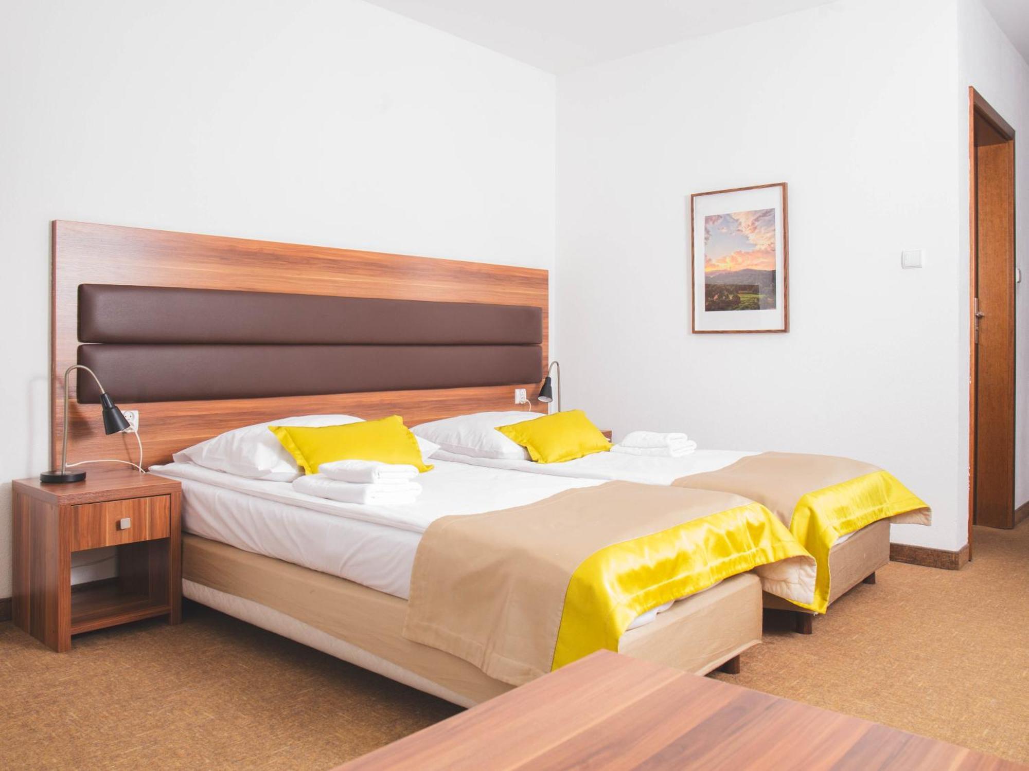 Hotel Beskidian Венгерска Гурка Екстериор снимка